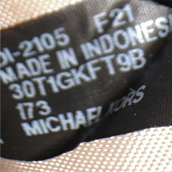 Michael Kors Cream and Tan Crossbody Bag with Gold Hardware - Picture 9 of 9